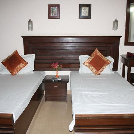 Jeraths Villa Bed And Breakfast Делі Екстер'єр фото