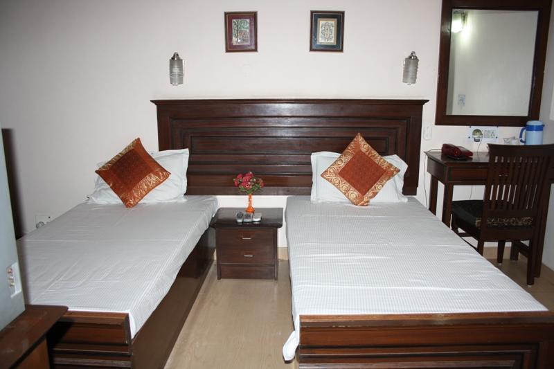 Jeraths Villa Bed And Breakfast Делі Екстер'єр фото