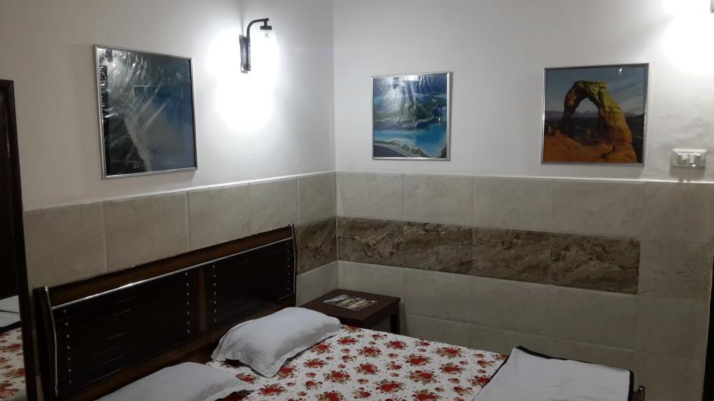 Jeraths Villa Bed And Breakfast Делі Екстер'єр фото