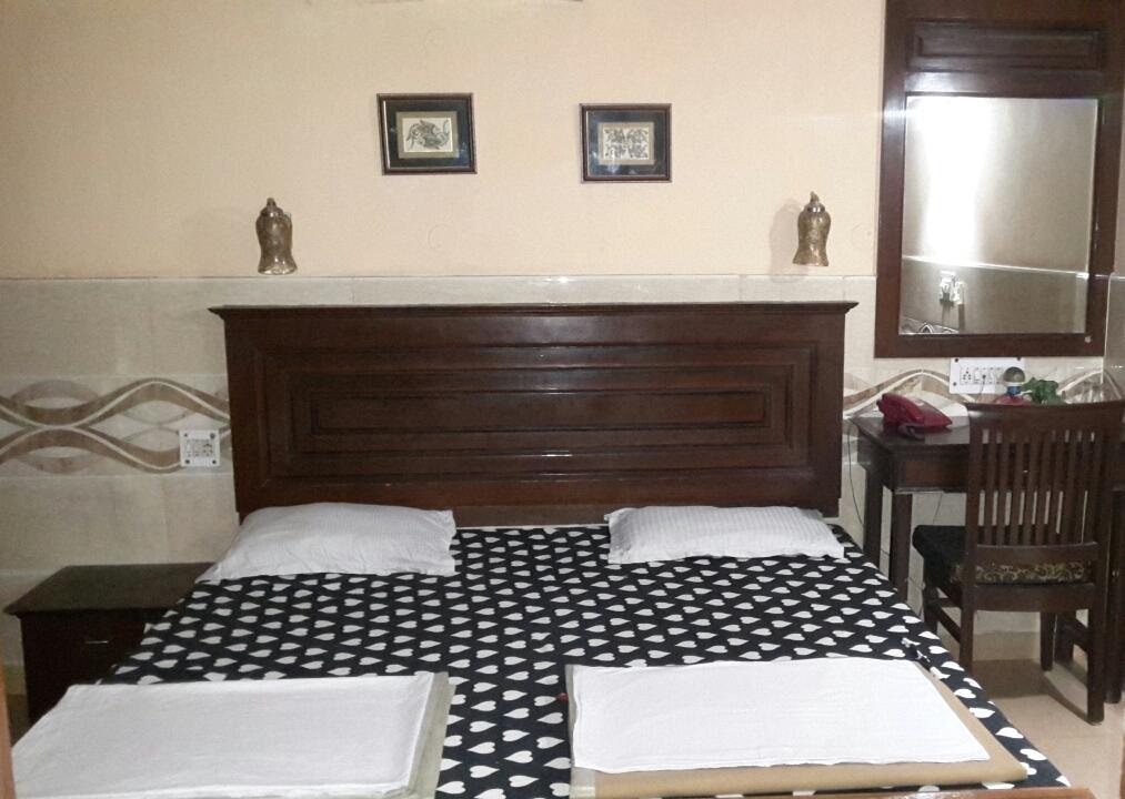Jeraths Villa Bed And Breakfast Делі Екстер'єр фото